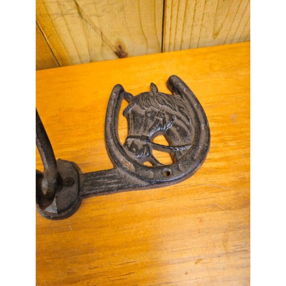 Cast Iron Coat Rack With Horsehead and Horseshoe - Picture 4 of 8